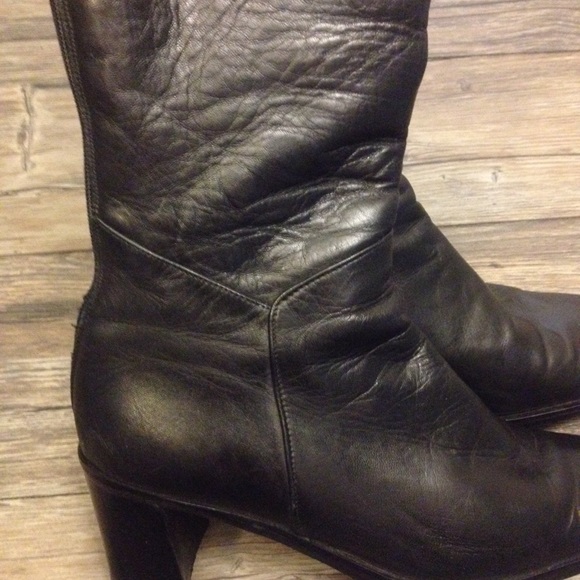 Italian-made, soft leather boots - Picture 7 of 8